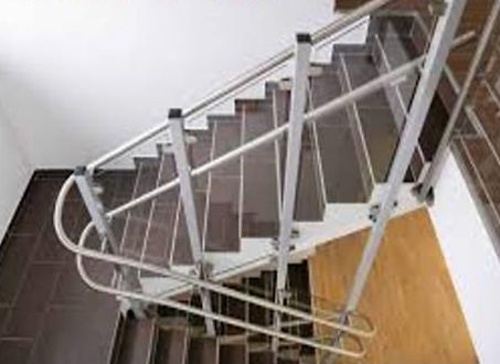 koľajnica v zátačke pre schodiskový výťah