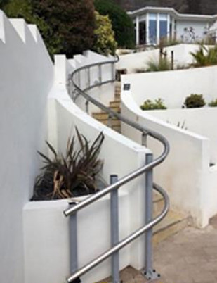 špecifická dráha pre schodiskový výťah