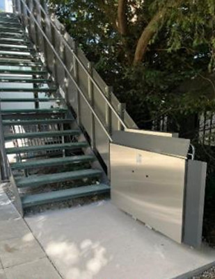 dolná stanica schodiskového výťahu